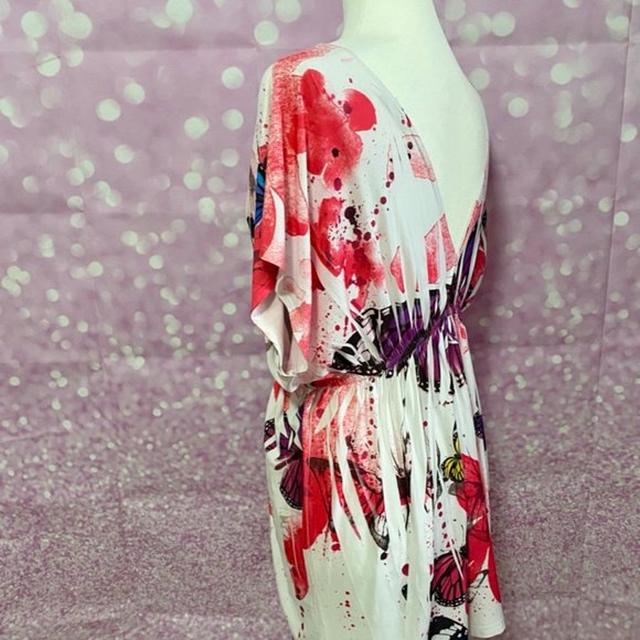 Butterflies!  All over this pretty top! - Picture 7 of 14